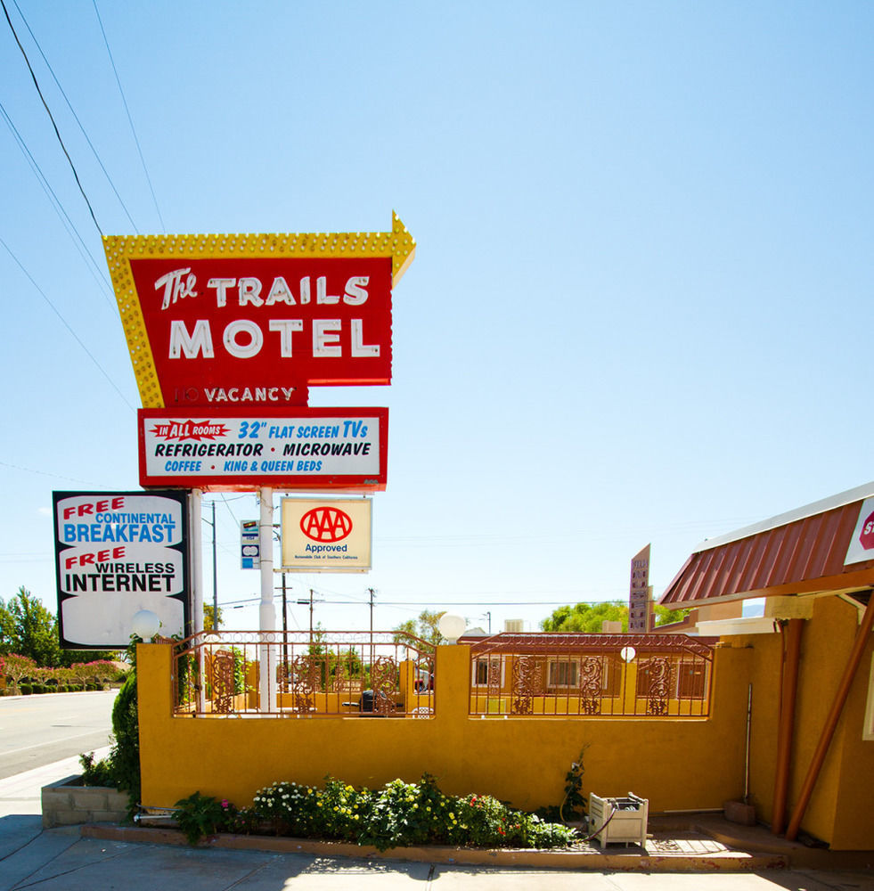 Trails Motel Lone Pine Bagian luar foto