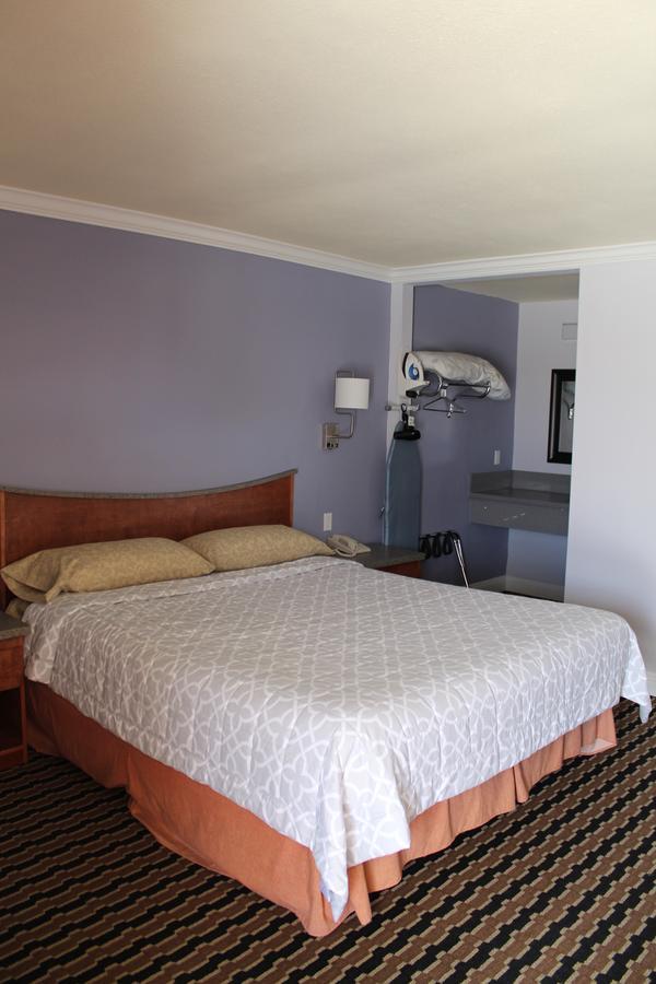 Trails Motel Lone Pine Bagian luar foto
