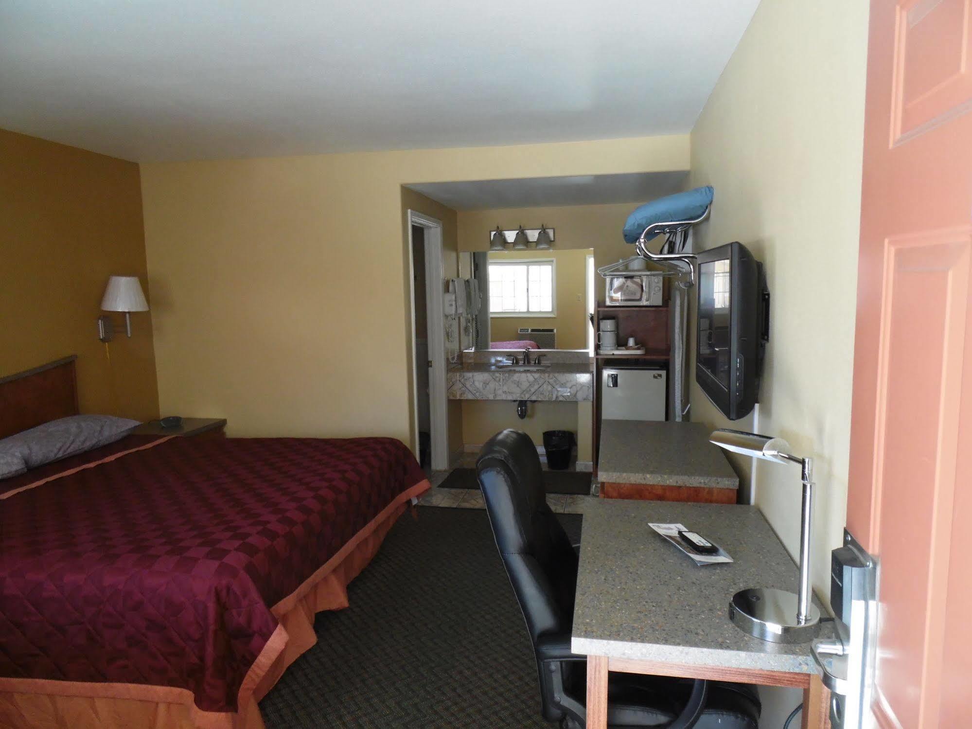 Trails Motel Lone Pine Bagian luar foto